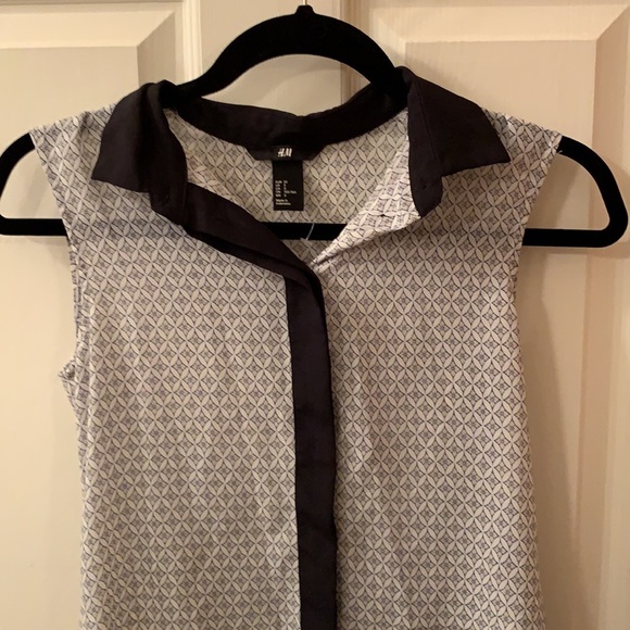 Cute Medium Designer H&M Blouse - Picture 2 of 7